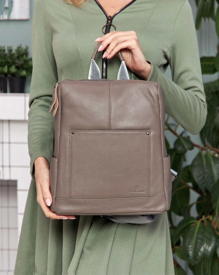 Женский рюкзак городской кожаный темно-розовый Paul Rayner 1071